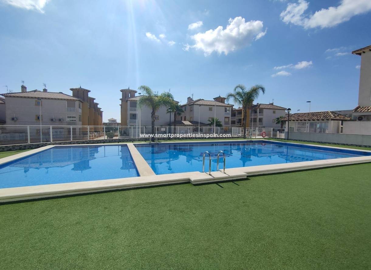 Nieruchomosci w Hiszpanii, apartament La Marina, pool