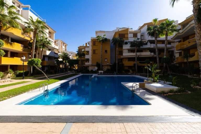 Apartament w Hiszpanii, basen_1