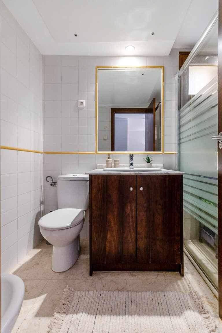 Apartament w Hiszpani, bathroom